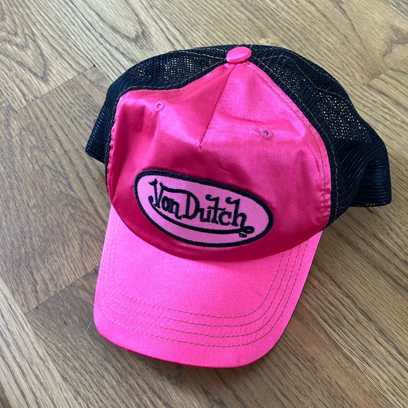 Von Dutch Accessories - EUC Vintage Von Dutch Silky Hot Pink and Black Trucker Hat